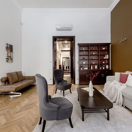 Luxe, Historic Home Near Downtown Landmarks 19Th Century Budapešť Exteriér fotografie
