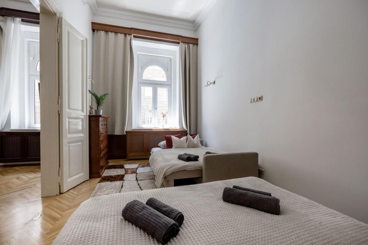 Luxe, Historic Home Near Downtown Landmarks 19Th Century Budapešť Exteriér fotografie